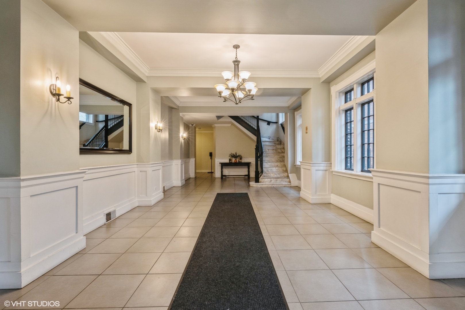 4144 North Sheridan Road, Unit 310 Chicago, IL 60613 - Photo 2 of 21 Gallery Image 2