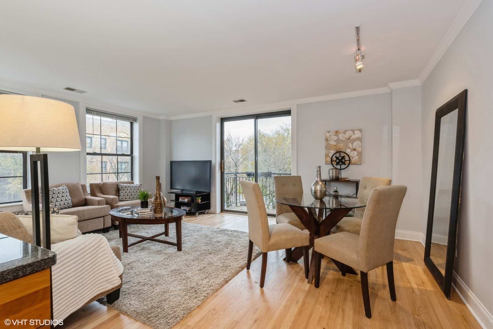 4144 North Sheridan Road, Unit 310 Chicago, IL 60613 - Photo 5 of 21 Gallery Image 5