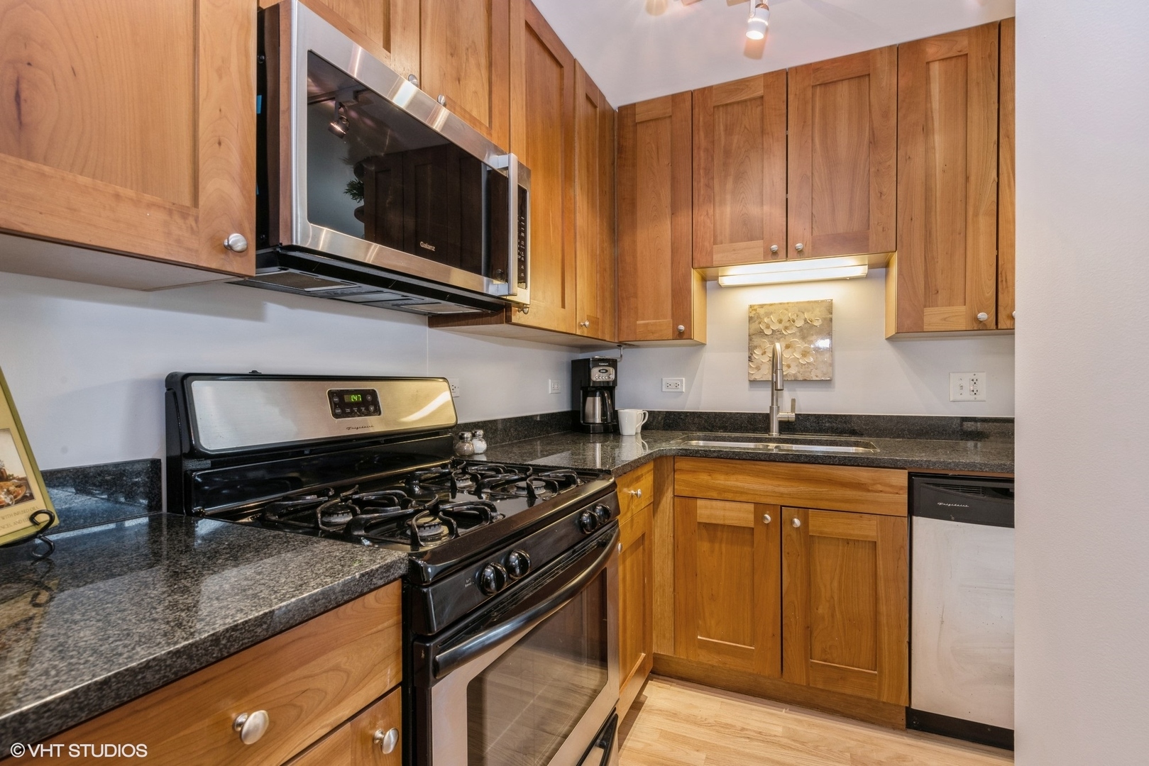 4144 North Sheridan Road, Unit 310 Chicago, IL 60613 - Photo 7 of 21 Gallery Image 7
