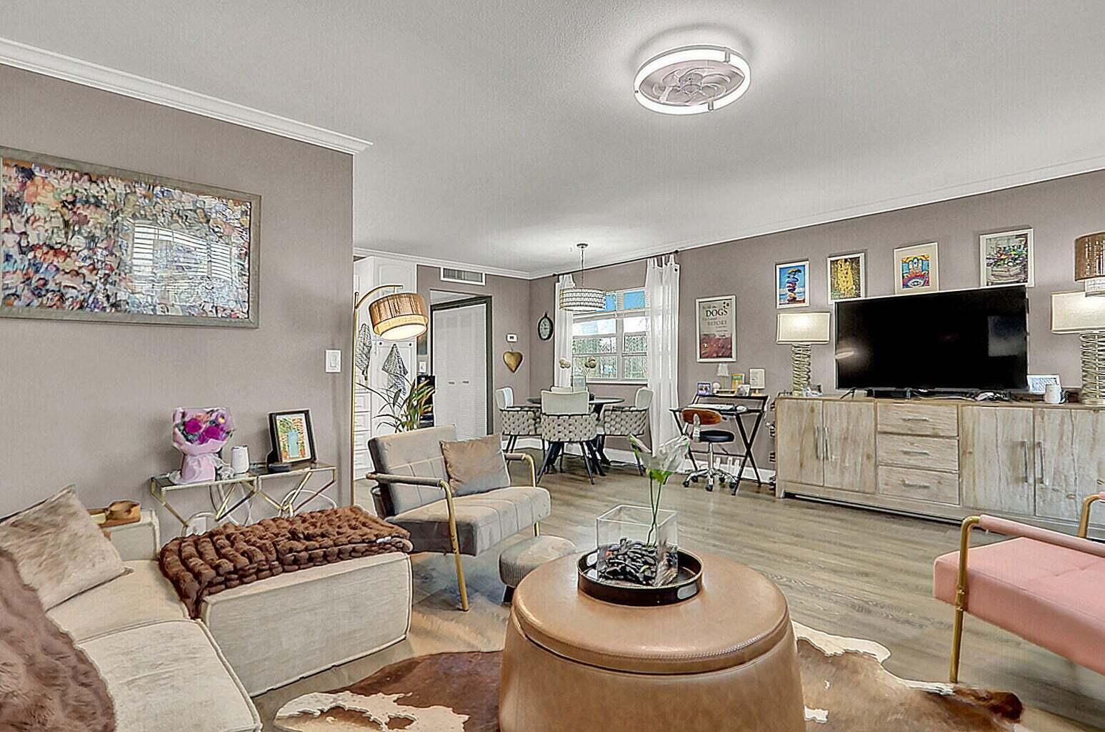 279 Flanders F Delray Beach, FL 33484 - Photo 6 of 18 Living Room