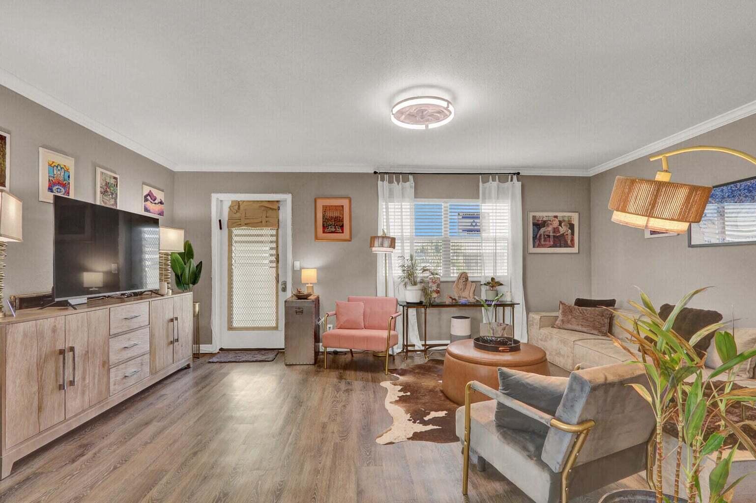 279 Flanders F Delray Beach, FL 33484 - Photo 8 of 18 Living Room