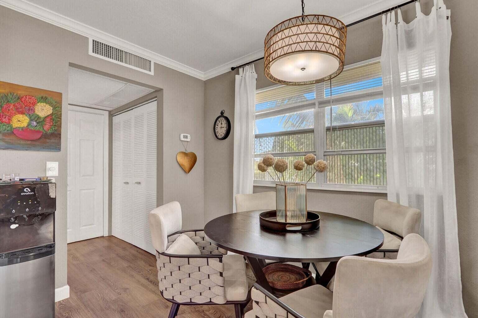 279 Flanders F Delray Beach, FL 33484 - Photo 9 of 18 Dining