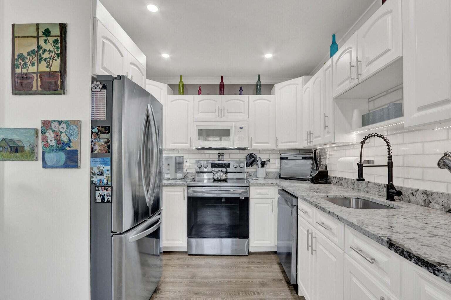 279 Flanders F Delray Beach, FL 33484 - Photo 10 of 18 Kitchen