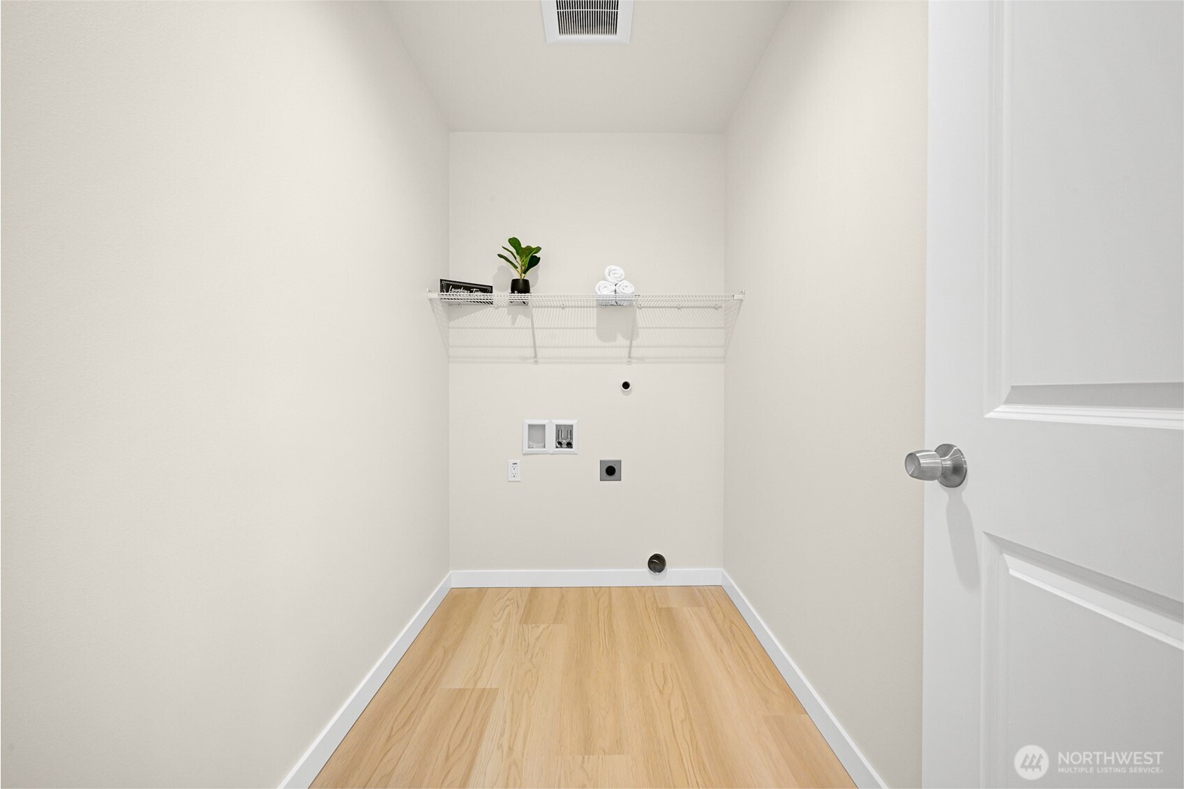 710 A F & S Grade Road, Unit B Sedro-Woolley, WA 98284 - Photo 23 of 38 a view of a room