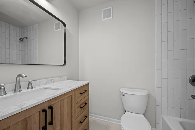 $275,000 | 2411 North Kennicott Drive, Unit 2B, Arlington Heights, IL 60004