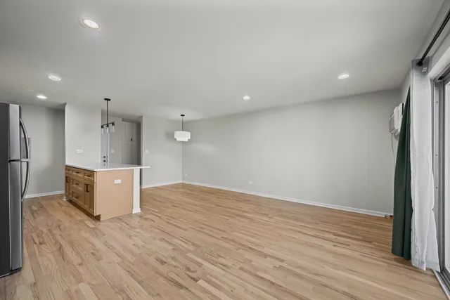 $275,000 | 2411 North Kennicott Drive, Unit 2B, Arlington Heights, IL 60004