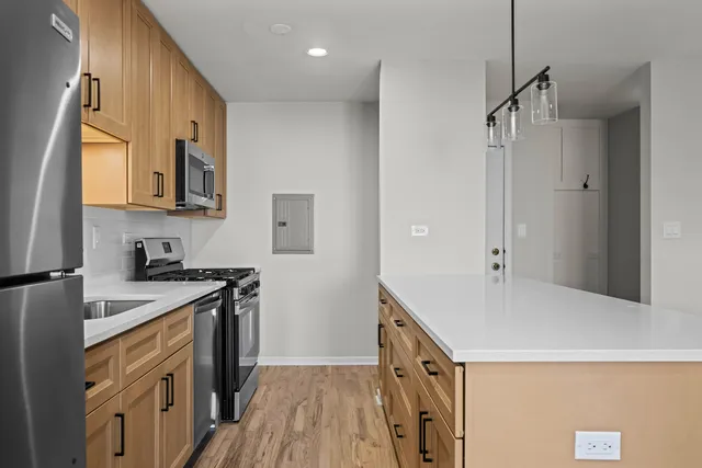 $275,000 | 2411 North Kennicott Drive, Unit 2B, Arlington Heights, IL 60004