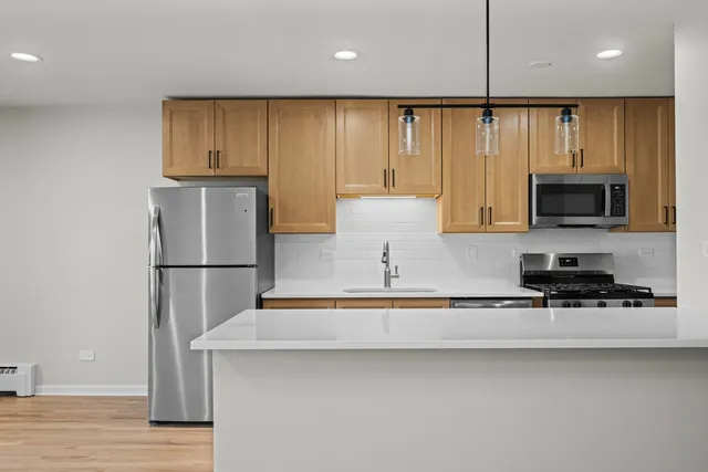 $275,000 | 2411 North Kennicott Drive, Unit 2B, Arlington Heights, IL 60004