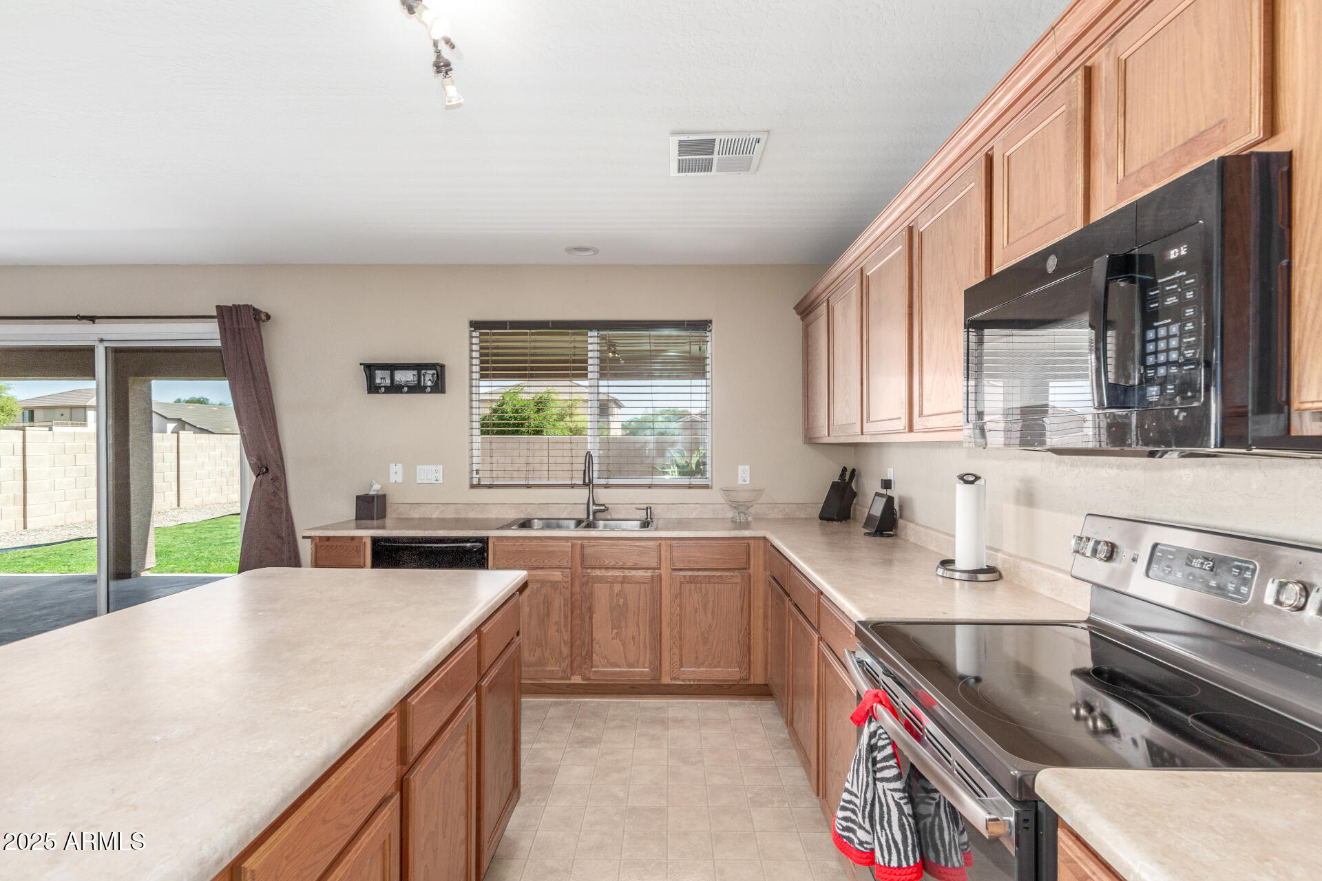 19933 North Emmerson Drive Maricopa, AZ 85138 - Photo 15 of 34 18 Emmerson