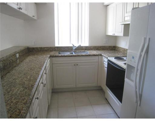 6724 West Sample Road, Unit B24 Coral Springs, FL 33067 - Photo 5 of 11 Kitchen