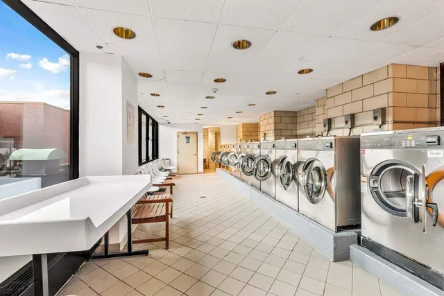 $1,395,000 | 415 East 37th Street, Unit 21J | Murray Hill