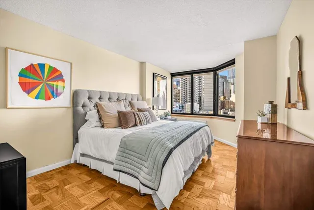 $1,395,000 | 415 East 37th Street, Unit 21J | Murray Hill