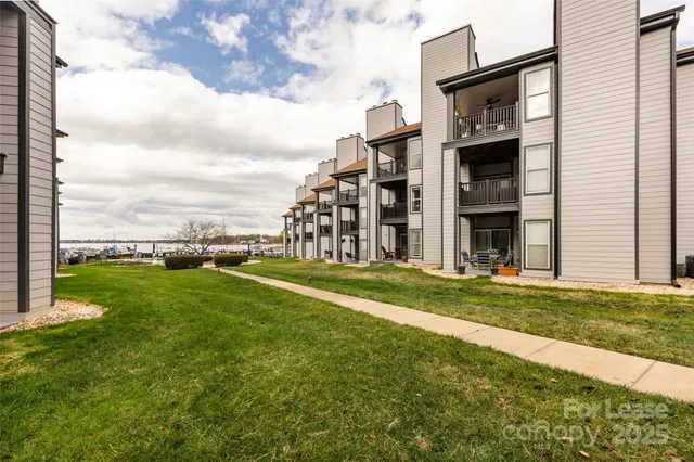 $2,000 | 18861 Vineyard Point Lane, Cornelius, NC 28031