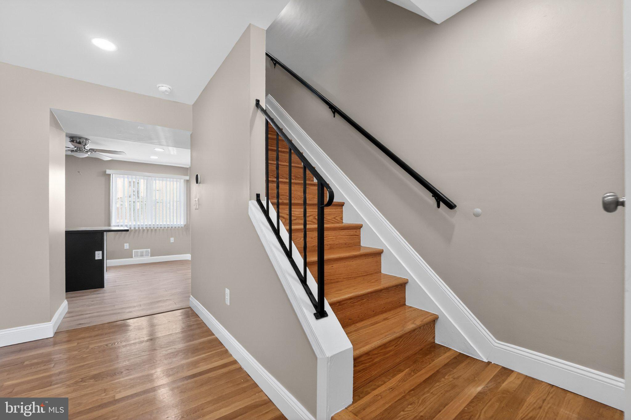 643 South Wickham Road Baltimore, MD 21229 - Photo 20 of 32 Inviting entryway with elegant stairs.