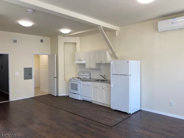 $1,700 | 192 Market Street, Unit 7A, Newark, NJ 07102