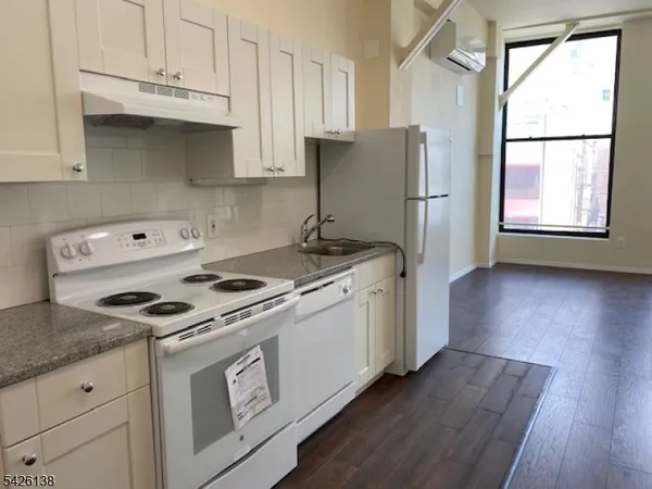 $1,700 | 192 Market Street, Unit 7A, Newark, NJ 07102