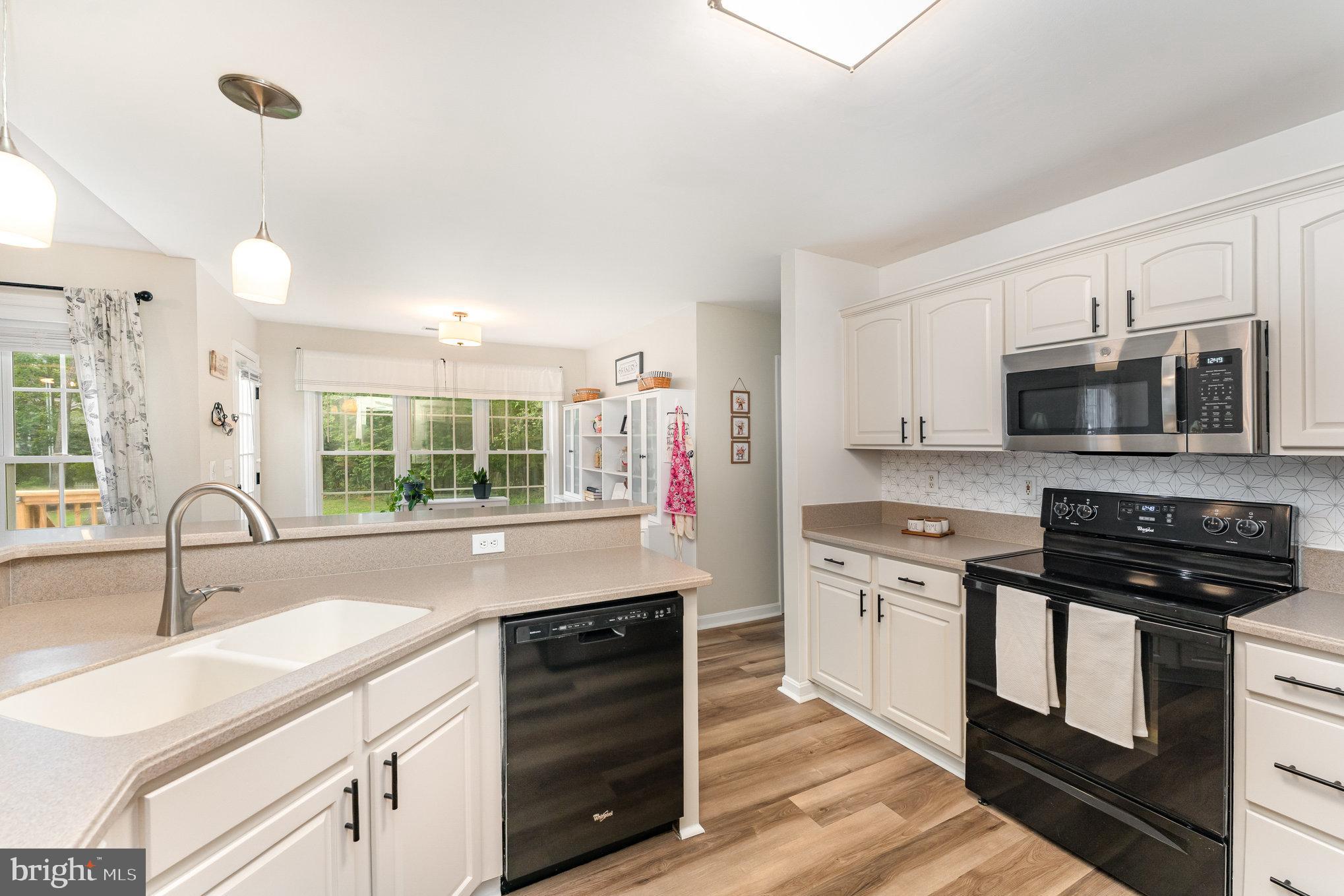 102 Parliament Street Locust Grove, VA 22508 - Photo 12 of 29 a kitchen with granite countertop a stove sink and microwave