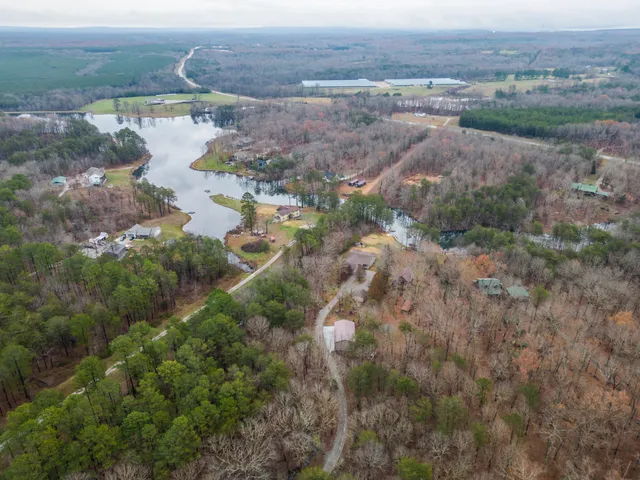 $849,500 | 374 Eagle Lake Road, Coalmont, TN 37313