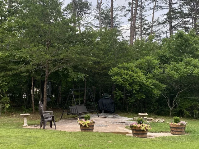 $849,500 | 374 Eagle Lake Road, Coalmont, TN 37313