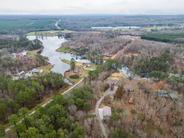 $849,500 | 374 Eagle Lake Road, Coalmont, TN 37313