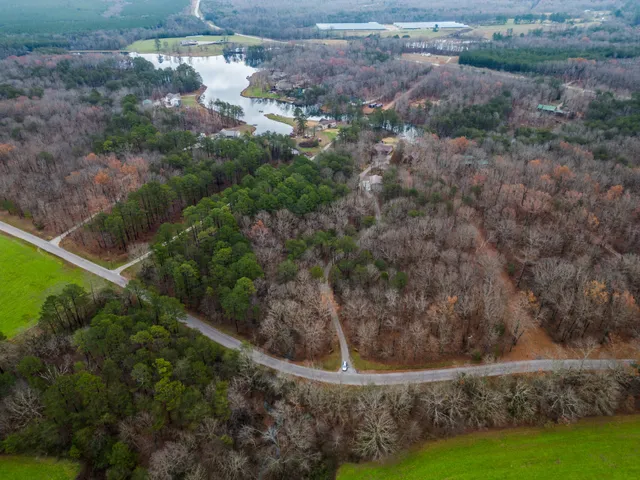 $849,500 | 374 Eagle Lake Road, Coalmont, TN 37313