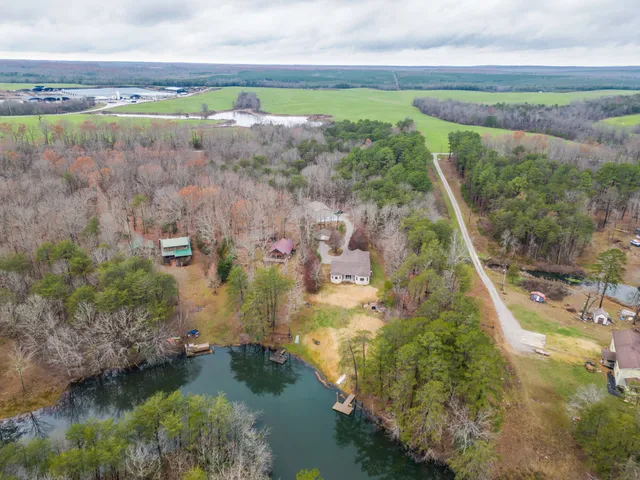 $849,500 | 374 Eagle Lake Road, Coalmont, TN 37313