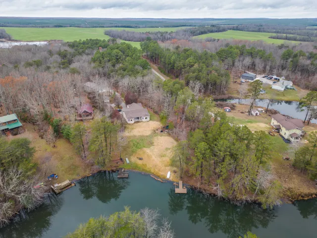 $849,500 | 374 Eagle Lake Road, Coalmont, TN 37313
