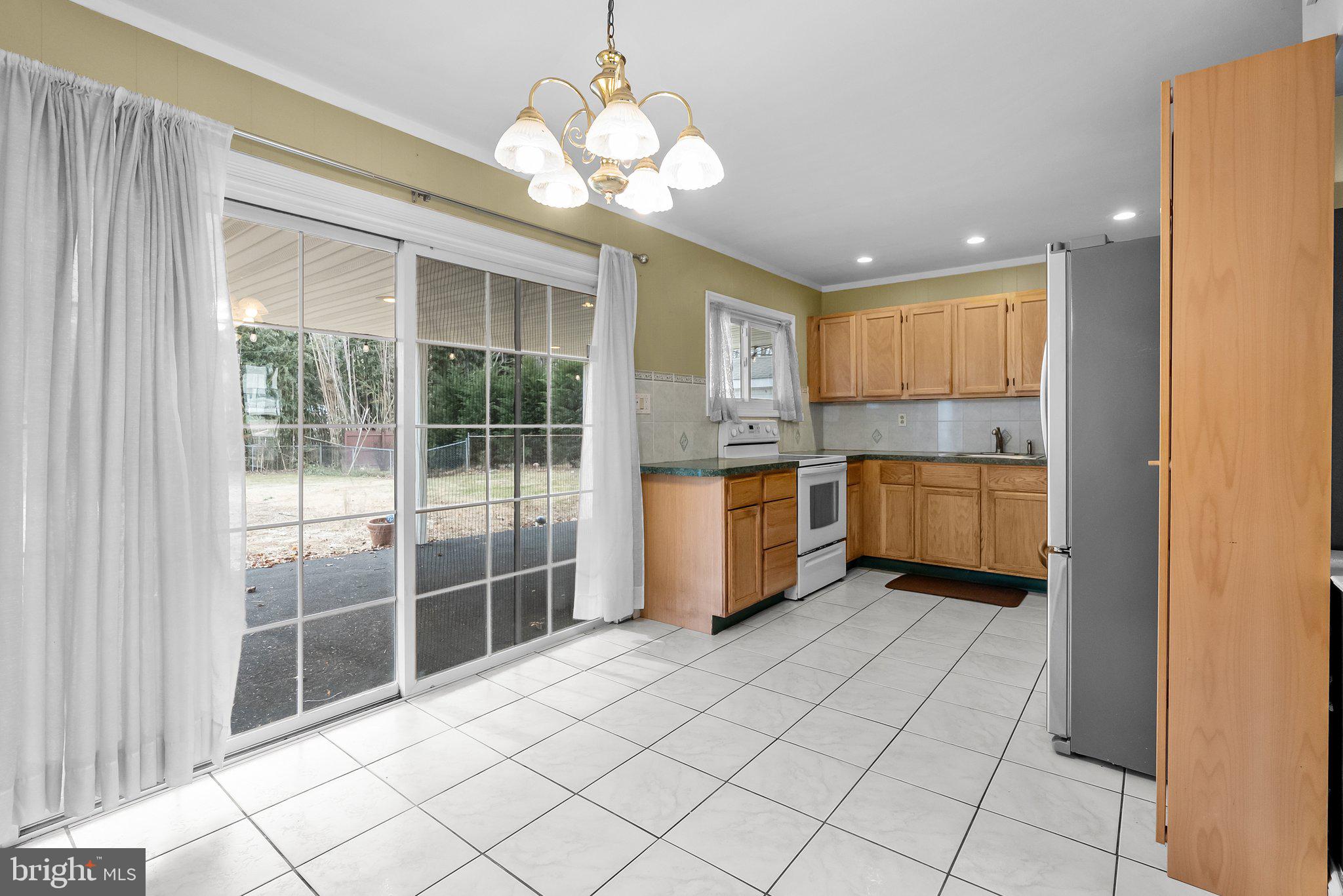 142 Harmony Road Levittown, PA 19056 - Photo 5 of 22 Gallery Image 5