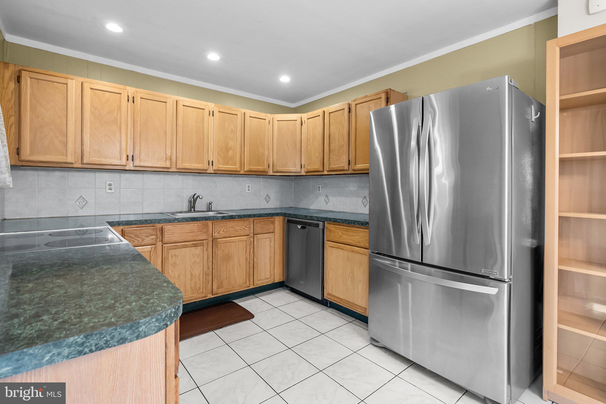 142 Harmony Road Levittown, PA 19056 - Photo 8 of 22 Gallery Image 8