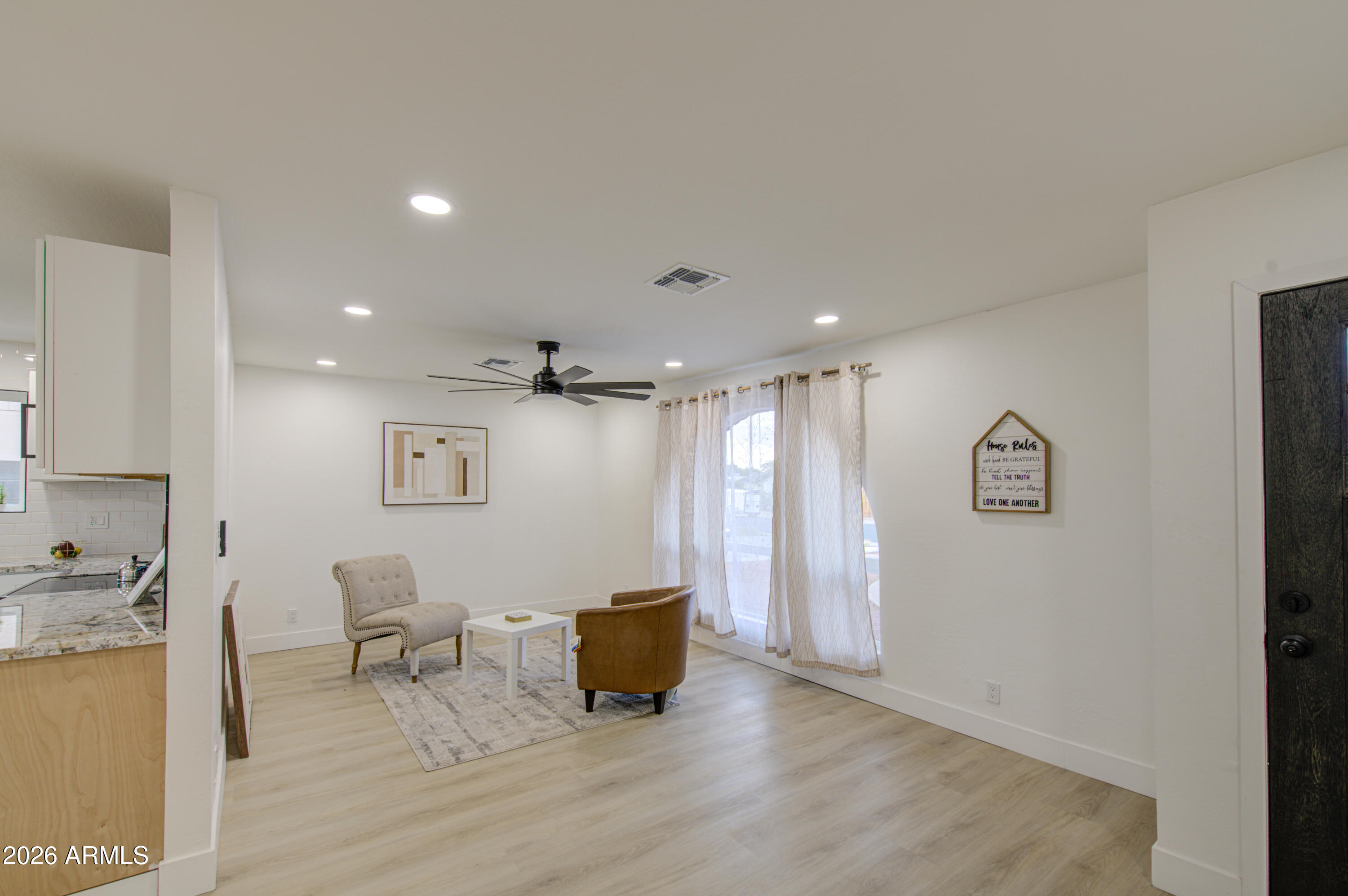 6427 West Lawrence Road Glendale, AZ 85301 - Photo 5 of 33