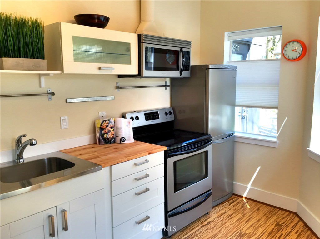 3929 Bridge Way North, Unit 101 Seattle, WA 98103 - Photo 2 of 18