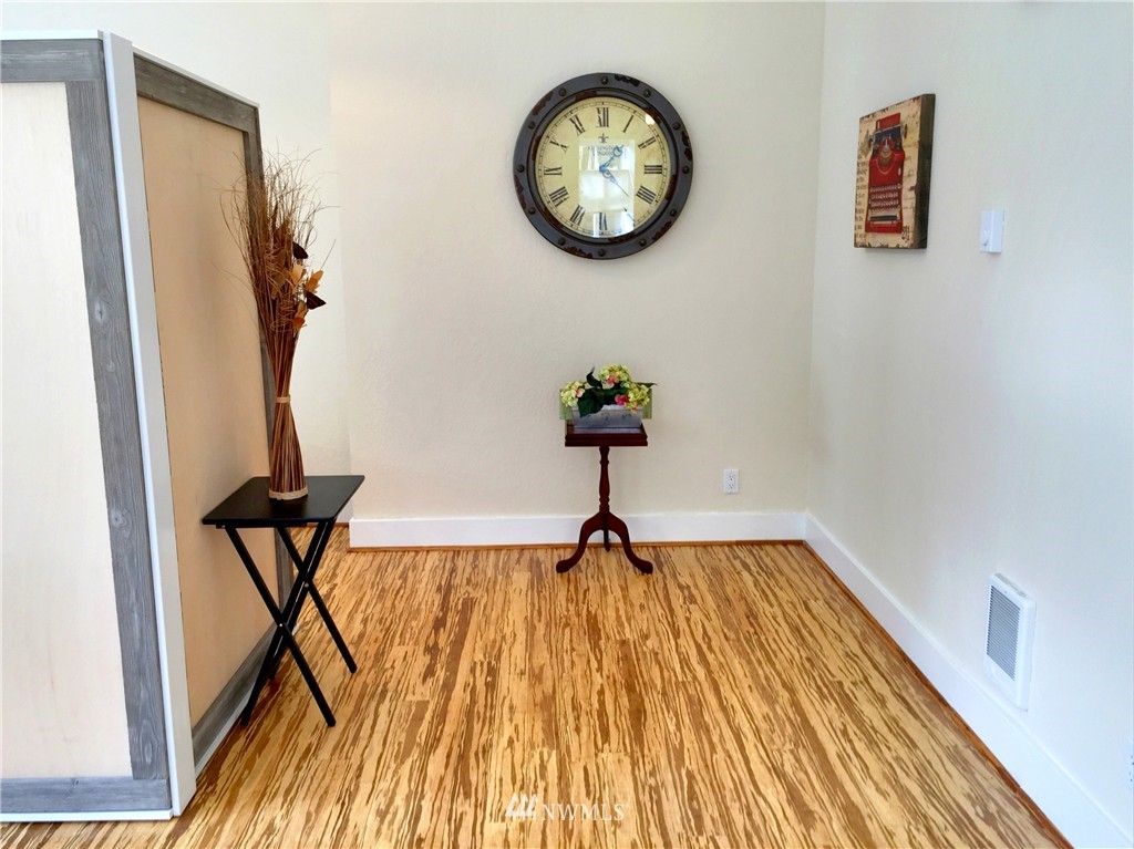 3929 Bridge Way North, Unit 101 Seattle, WA 98103 - Photo 16 of 18