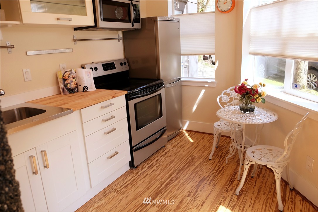 3929 Bridge Way North, Unit 101 Seattle, WA 98103 - Photo 5 of 18