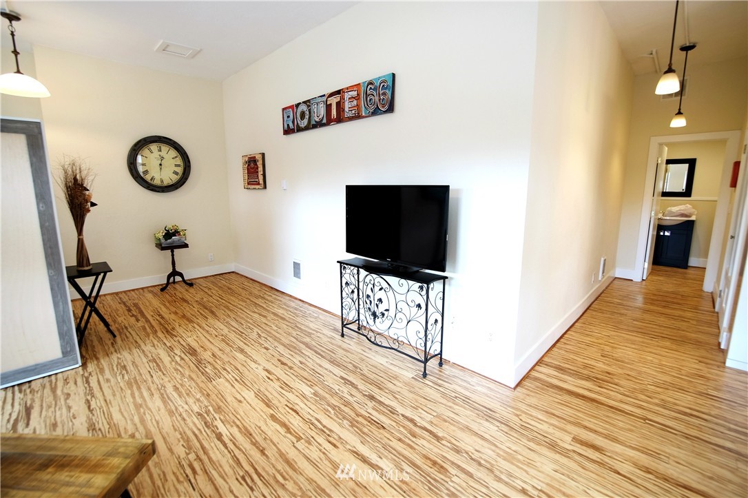 3929 Bridge Way North, Unit 101 Seattle, WA 98103 - Photo 9 of 18