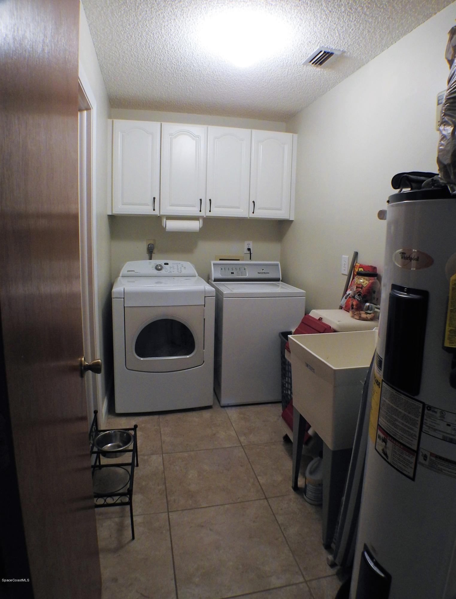5988 Rena Avenue Cocoa, FL 32927 - Photo 15 of 35 Laundry rm