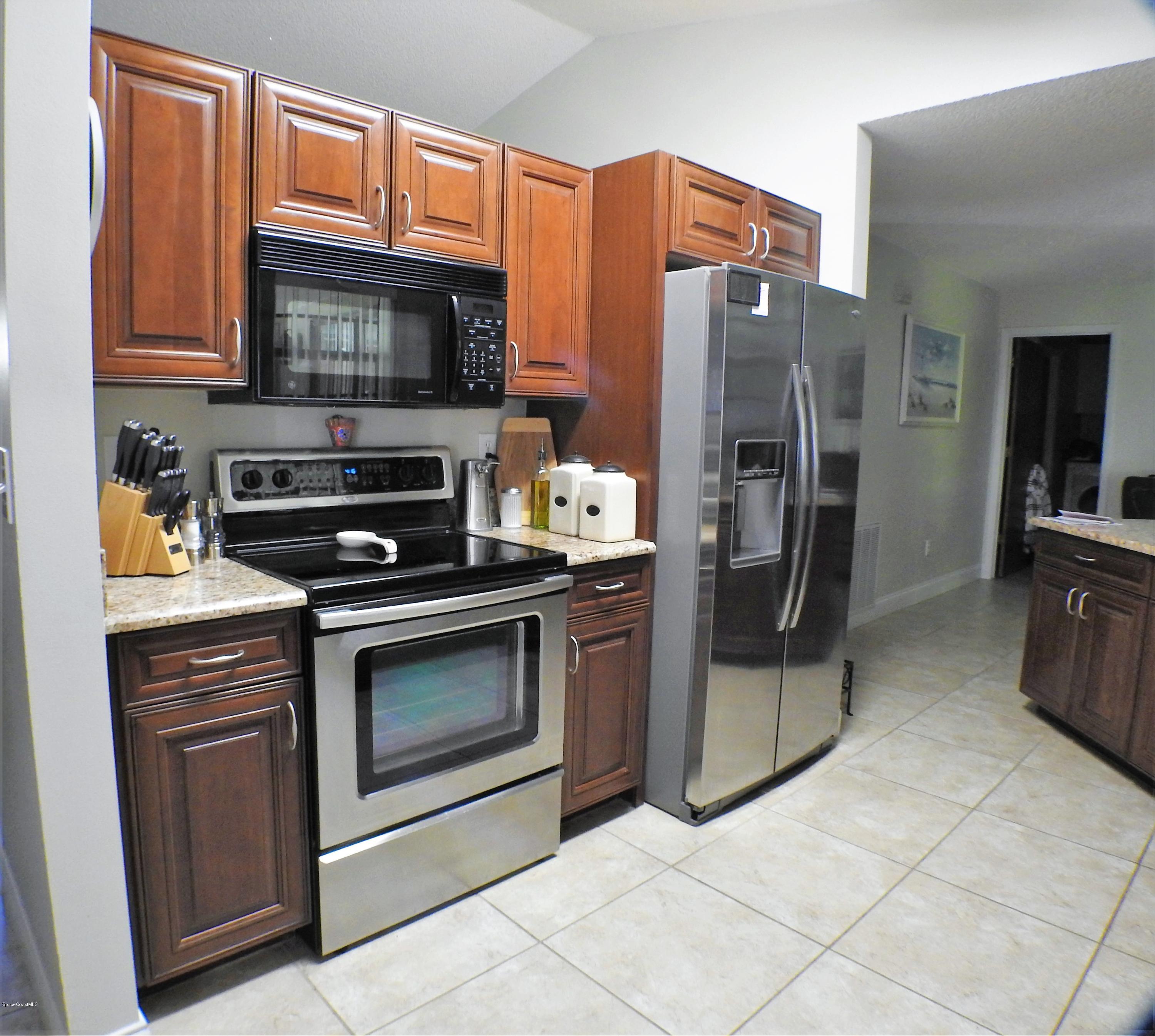 5988 Rena Avenue Cocoa, FL 32927 - Photo 9 of 35 Kitchen stove