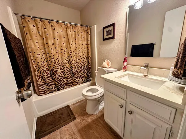 $500,000 | 401 Shoreline Drive, Lakewood Village, TX 75068