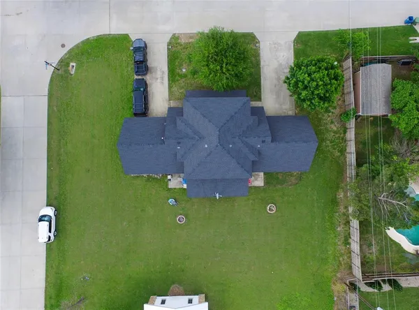 $500,000 | 401 Shoreline Drive, Lakewood Village, TX 75068