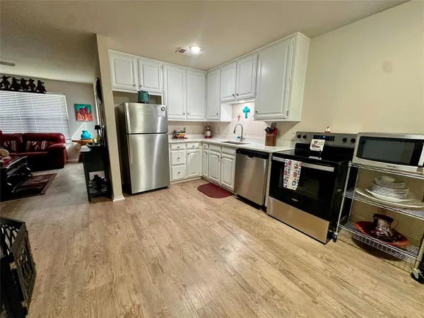 $500,000 | 401 Shoreline Drive, Lakewood Village, TX 75068