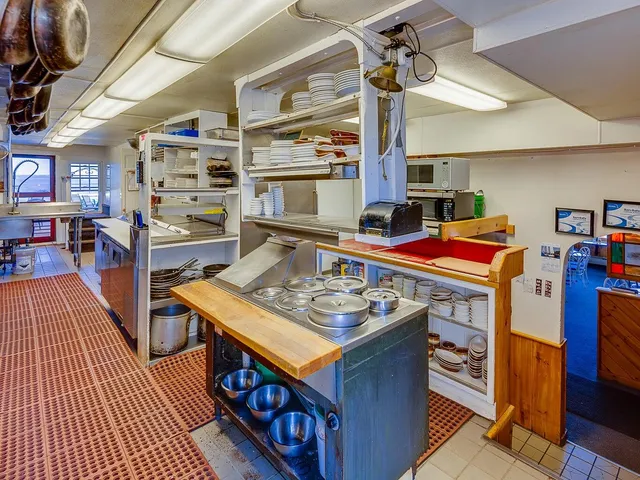 $1,190,000 | 2531 Atlantic Highway, Lincolnville, ME 04849