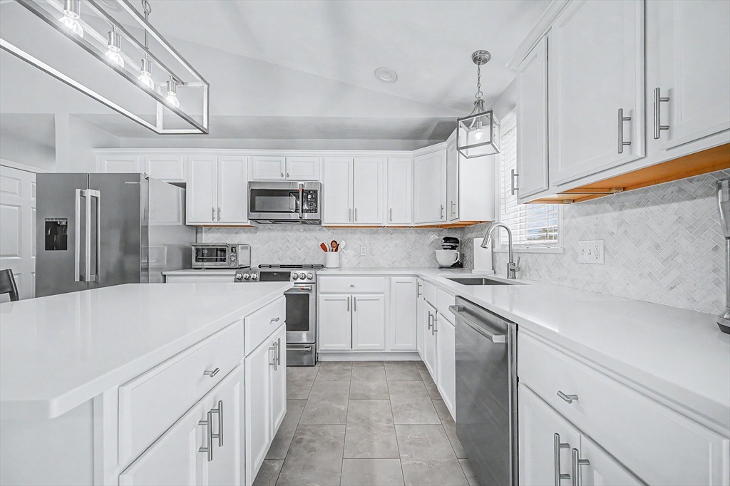 7 Cadman Street Worcester, MA 01604 - Photo 2 of 42