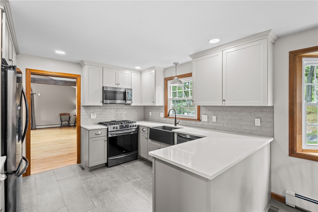 157 Tara Lane Woonsocket, RI 02895 - Photo 4 of 33