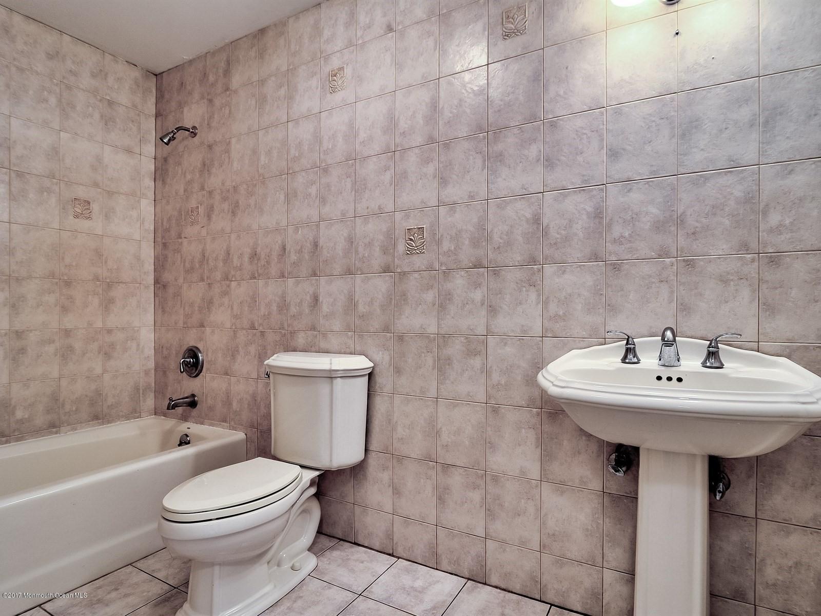 68 Mill Road Manalapan, NJ 07726 - Photo 25 of 28 025_Full Bath