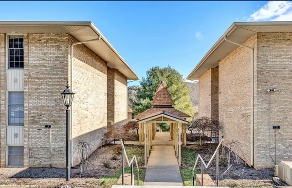 $214,500 | 5260 Cross Bow Circle, Unit 3D, Roanoke, VA 24018