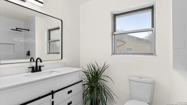 $259,900 | 221 Winn Avenue, Universal City, TX 78148