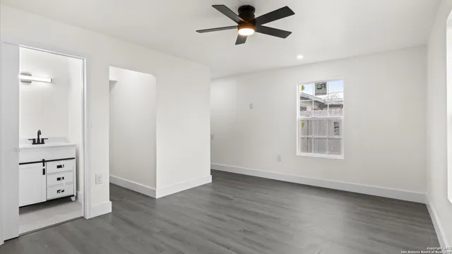 $259,900 | 221 Winn Avenue, Universal City, TX 78148