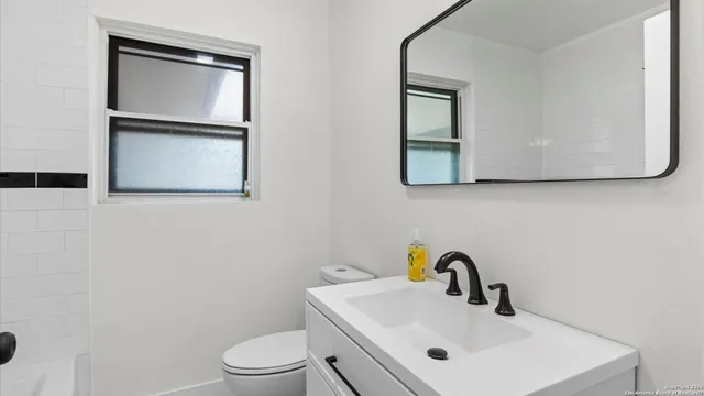 $259,900 | 221 Winn Avenue, Universal City, TX 78148