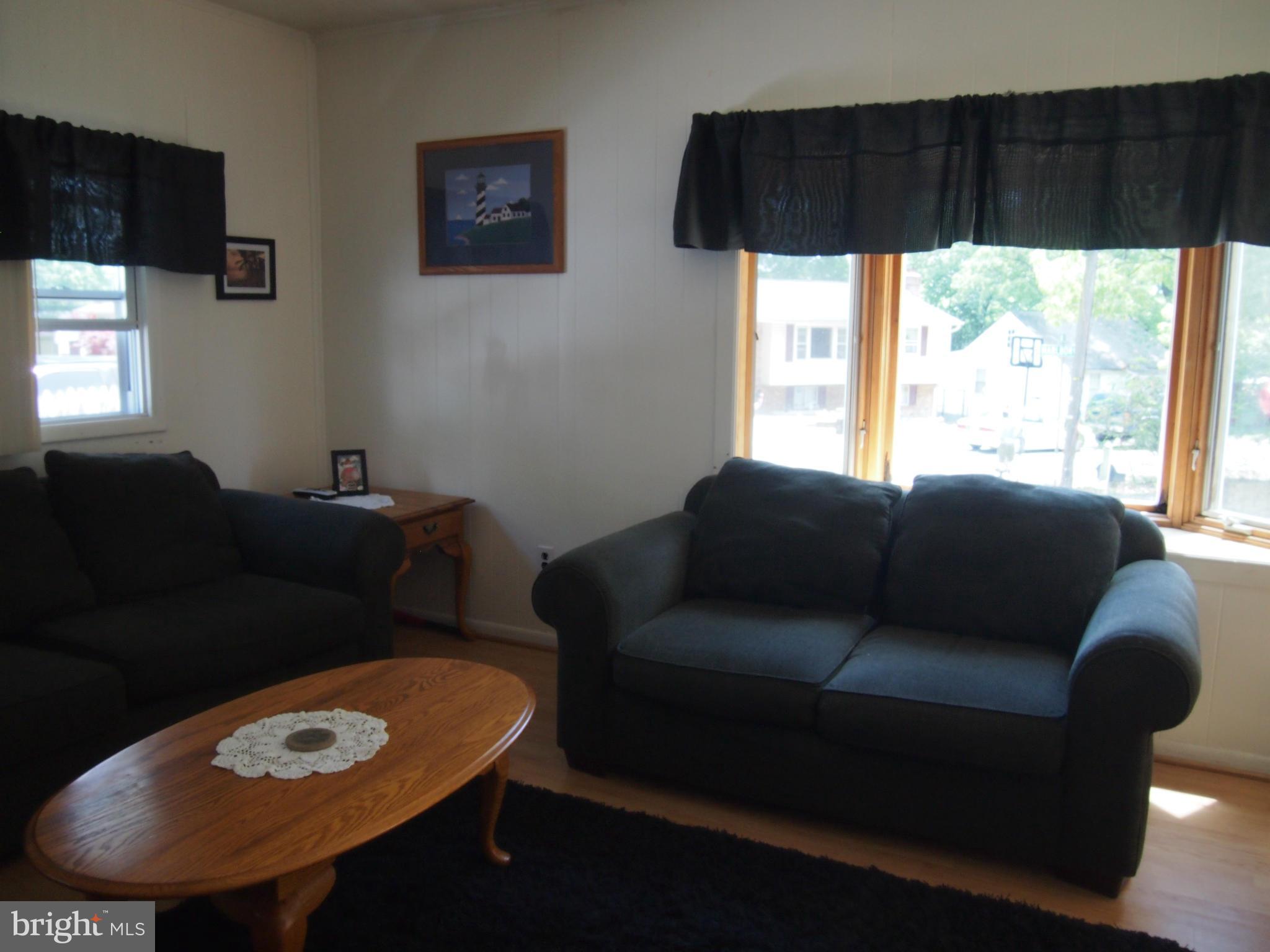 1624 Marlboro Road Edgewater, MD 21037 - Photo 11 of 26 Family Room