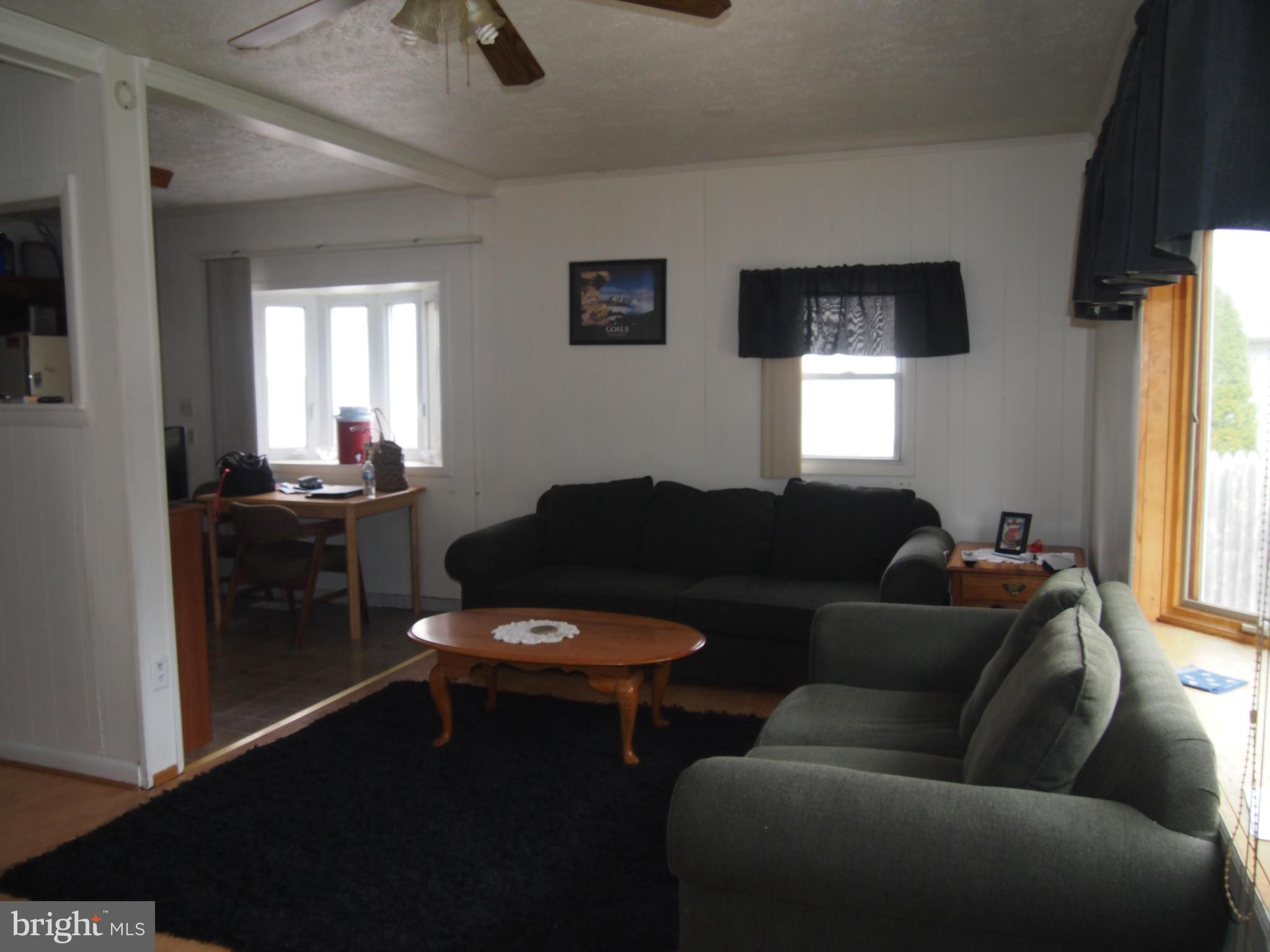 1624 Marlboro Road Edgewater, MD 21037 - Photo 12 of 26 Family Room