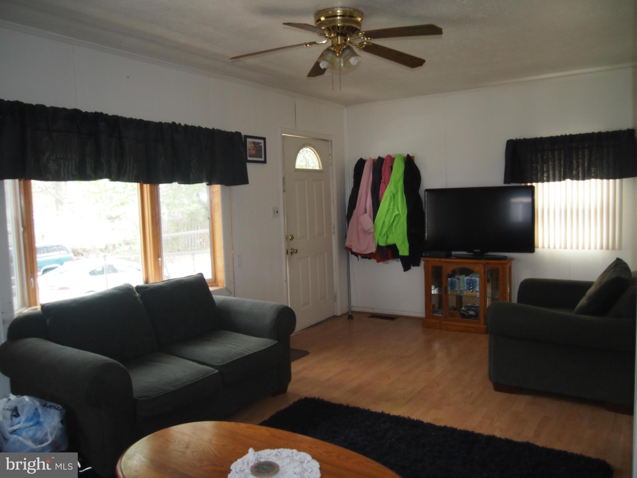 1624 Marlboro Road Edgewater, MD 21037 - Photo 13 of 26 Family Room